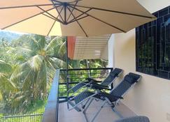 Charming and Relaxing 7-Bed House in Mati City, - Mati - Balcony