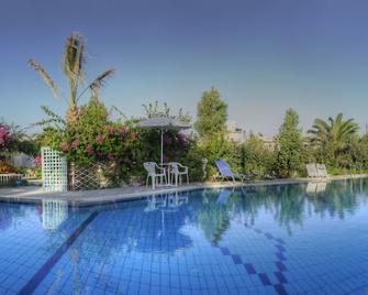 維奧萊塔酒店 - Malevizi (美維茲) - 伊拉克利翁 - 游泳池