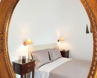 Tsakanos Apartments - Adamantas - Bedroom