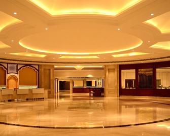 Hotel Chandela Khajuraho - Conjunto de Templos de Khajuraho - Lobby
