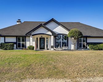 Granbury Studio - 10 Mins From Town + The Lake! - Granbury - Gebouw