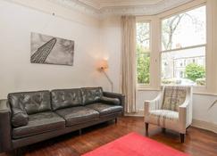 Spacious 4 Bedroom Character Home in Pontcanna - Cardiff - Living room