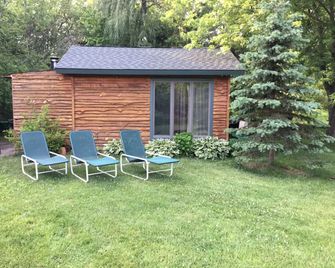 Picturesque Cabin Retreat with Private Sauna near New Richmond, Wisconsin - New Richmond - Binnenhof