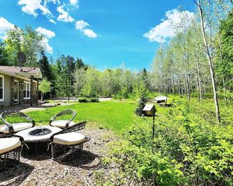 Cozy cabin on 5 acres of wooded land! - Wausaukee - Patio