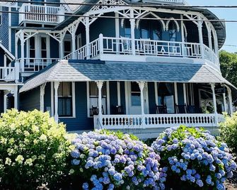 The Attleboro House - Oak Bluffs - Budova
