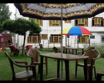 Valley holidays - Srinagar - Patio