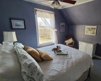 Seaweed And Sod Farm Bed And Breakfast - Kempt Head - Bedroom