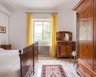 At Armando's Home - Zafferana Etnea - Schlafzimmer