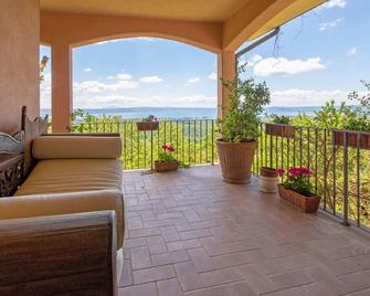 Beautiful private villa with private pool, A/C, hot tub, WIFI, TV, terrace and pets allowed - San Lorenzo Nuovo - Balcony