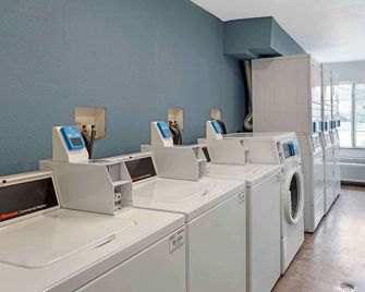 Studio 6 Extended Stay Birmingham Pelham Al - Pelham - Laundry facility