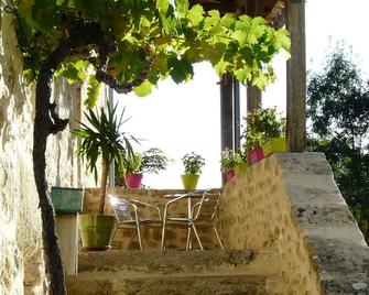 Typical Stone House 4 To 6 Pers Swimming Pool And Jacuzzi, Near Cahors And Montcuq - Sauzet - Patio
