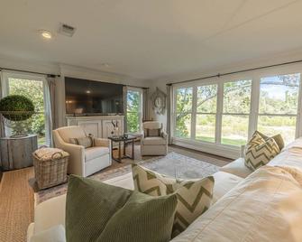 Cozy cottage on the Colorado - Columbus - Wohnzimmer