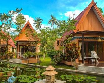 Ko Kut Ao Phrao Beach Resort - Ko Kut - Building