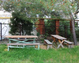 Zhemchuzhina Guest House - Gelendzhik - Patio
