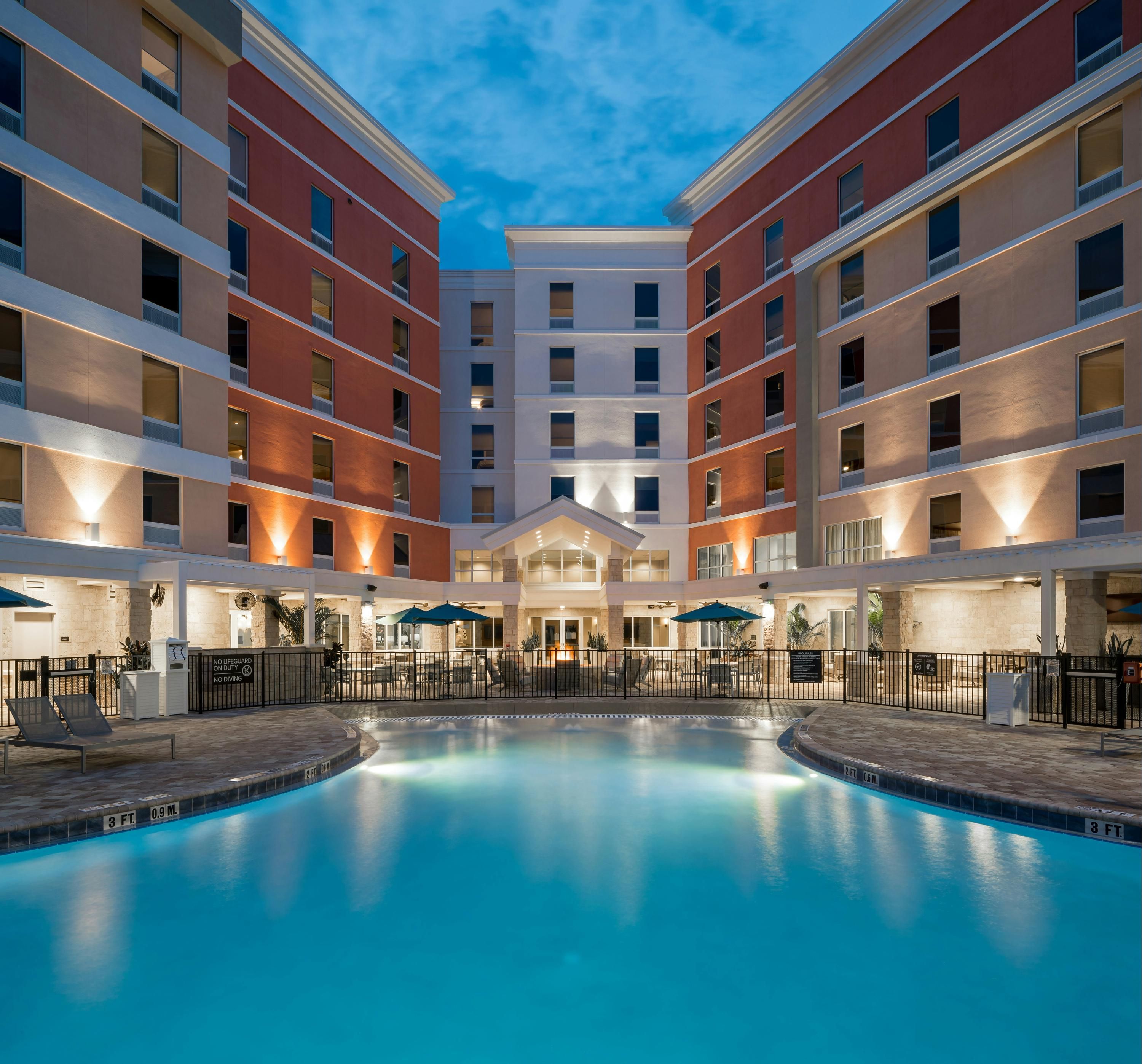 Hampton Inn & Suites Cape Canaveral Cruise Port - Cape Canaveral - Bâtiment