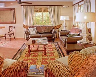 La Kruger Lifestyle Lodge - Marloth Park - Wohnzimmer