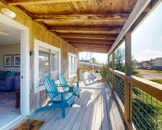 GU501 Pet Friendly, Large Fenced in Yard - Port Aransas - Balkong