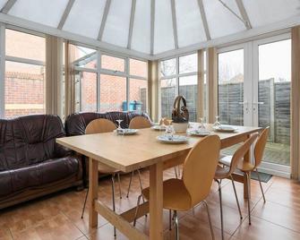 My-Places Elegant 6 Bed Town House - 68 - Manchester - Dining room
