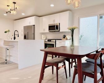 Trendy Trenholm - Elk Grove - Restaurant