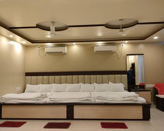 Hotel Binapani Deluxe 1 - Tarapith - Habitación