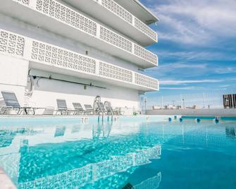 The Midtown Inn & Cottages - Myrtle Beach - Piscina