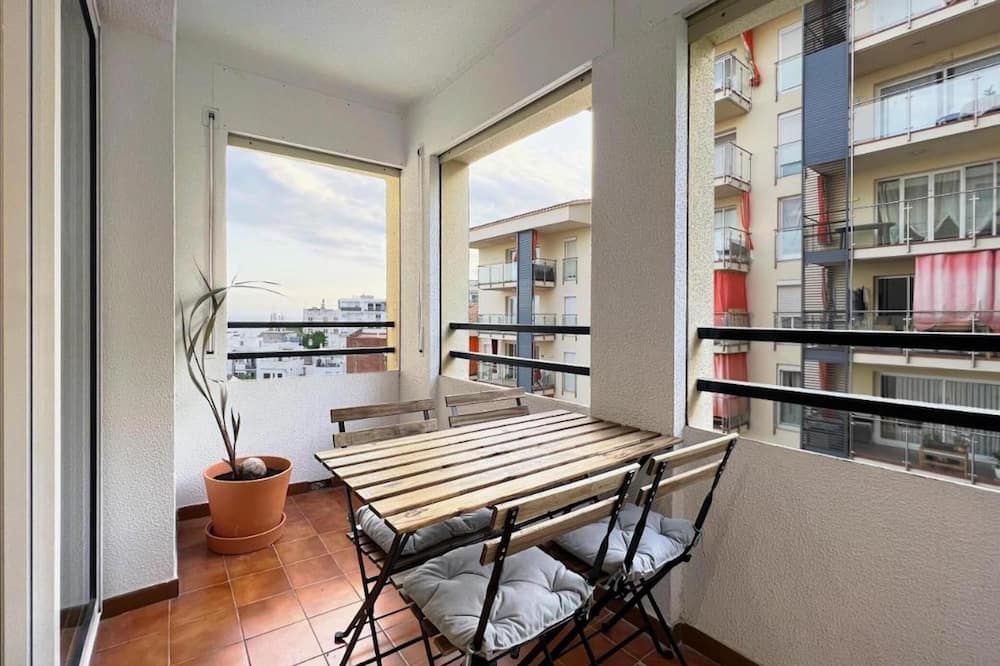 Apartment with pool 300m beach and train - Sant Pol de Mar - Varanda