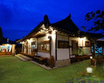 Jeonju Hanok Village Arrangwol - Jeonju - Edificio