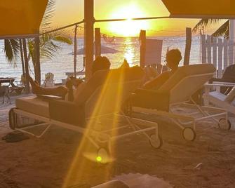 Casa rosada beach front - San Rafael del Yuma - Patio