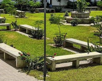 Bmw Buxton Point Apartment - Mombasa - Outdoor view