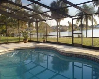 Beautifully renovated Lakeside Home ready for you and your family. - Jasmine Estates - Pool