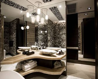 Yoho Hollywood Roosevelt Hotel - Macao - Kylpyhuone