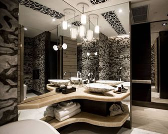 Yoho Hollywood Roosevelt Hotel - Macau - Bad