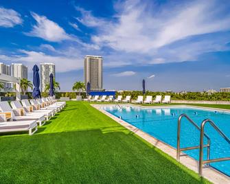 邁阿密市區希爾頓酒店 - 邁阿密 - 邁阿密 - 游泳池