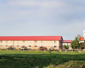 Motel 9 - Fort Collins - Building