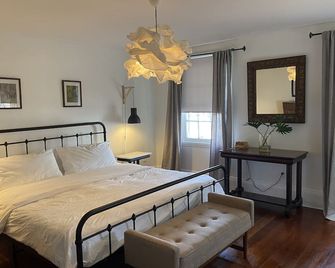 Stylish Apartment walk to Forsyth Park King Bed - Savannah - Bedroom