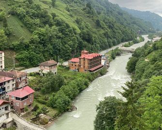 Vadidekal Suite Hotel - Çamlihemşin - Outdoors view