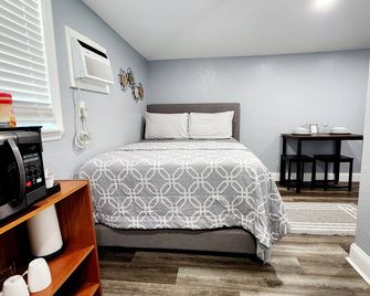 Studio Petite! - Lakeland - Bedroom