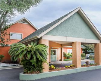 Hawthorn Suites by Wyndham North Charleston SC - North Charleston - Hotel Entrance