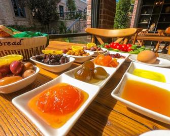 Ziyabey Konagi - Ayvalık