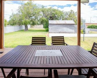 Driftwood Cottage - Family Friendly, Beach - Busselton - Patio