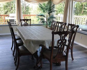 The Moose Is Inn Rental - Clam Gulch - Comedor