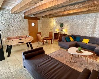 Spacious villa with pool in the heart of the Châteaux - Bréhémont - Sala de estar
