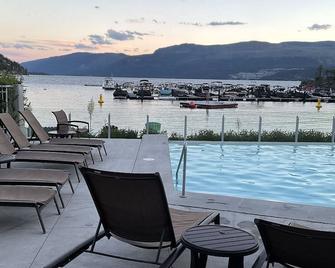 Okanagan Lakeside resort living! Pools, lake, beaches and sun! - Vernon - Svømmebasseng