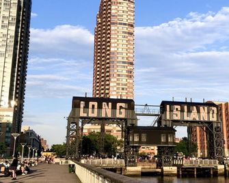 The Modernist Hotel - Queens