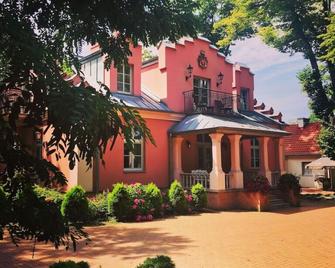 Willa Rozana Ormonde Resorts - Naleczow - Gebäude