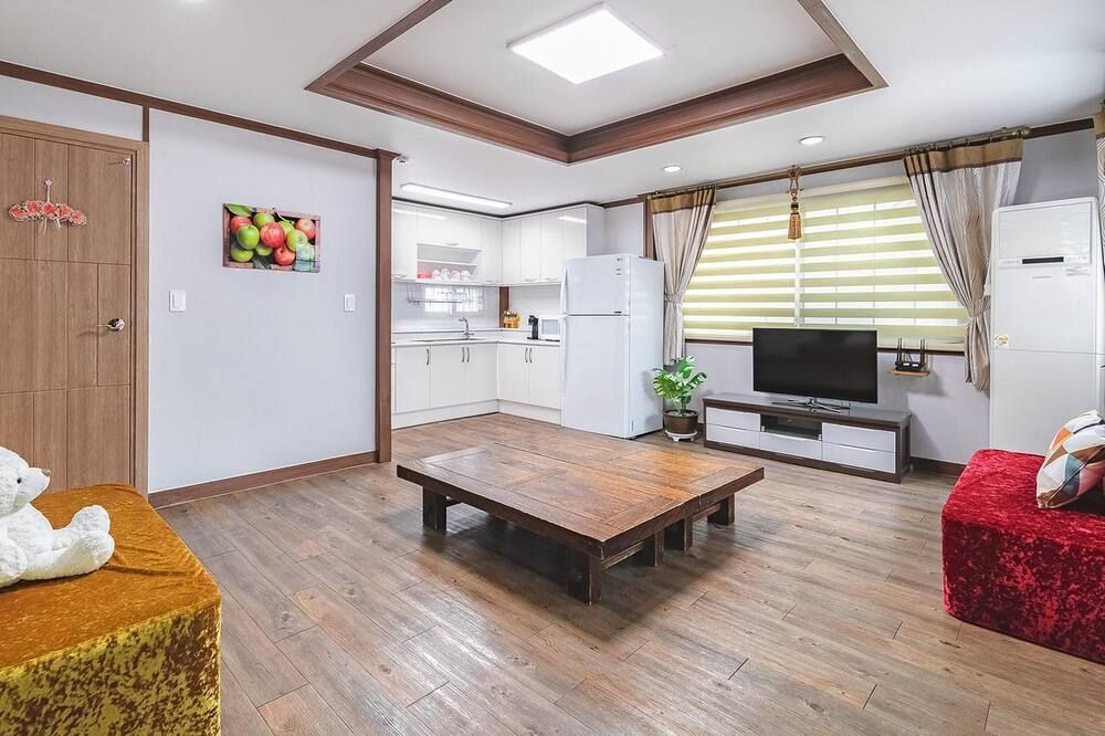 Living room view of Gyeongju Cheongun28 Kids Poolvilla