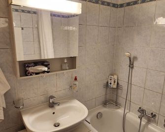 Room in Shared Apartment Geneva - Geneva - Bathroom