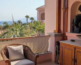 Central Somabay Marina Duplex Terrace & Sea Views & Free Beach - Seascape Stays - Soma Bay - Balcón