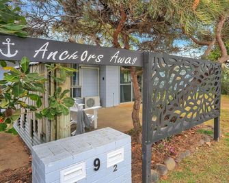Anchors Away at Innes Park Opp Park & Beach dogs welcome inside - Innes Park - Vista del exterior