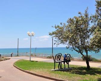 Hotel Suites Bat Yam - Bat Yam - Beach